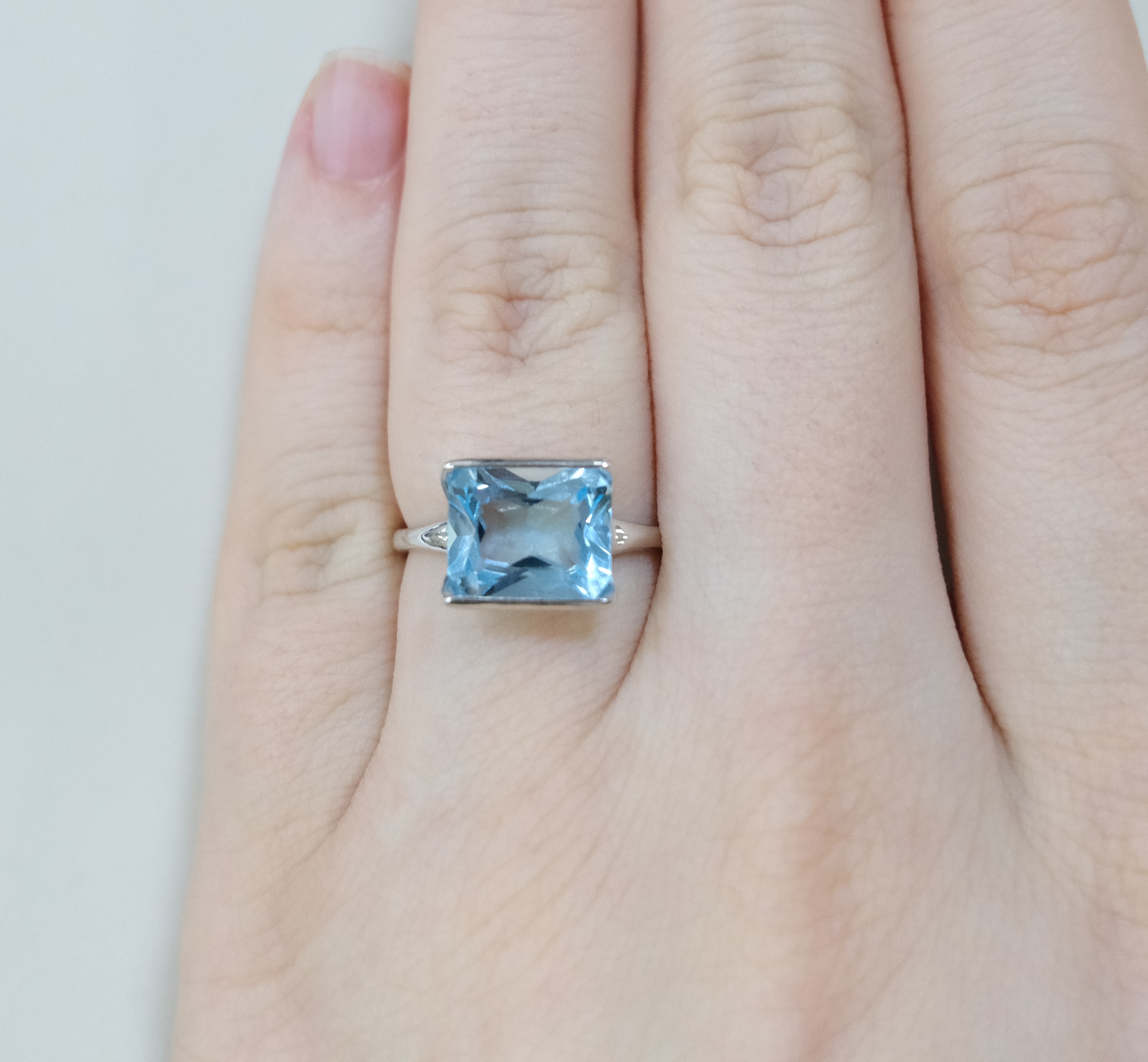 Серебряное кольцо с топазом